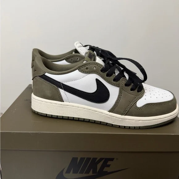 Woman’s Nike Air Jordan 1 Low - medium olive - Picture 4 of 8